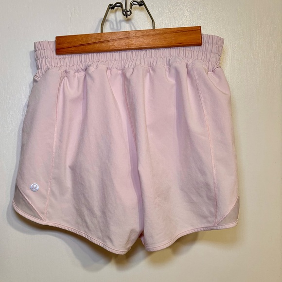 Lululemon Hotty Hots High Rise Strawberry Milkshake Pink Size 4 4in inseam - Picture 4 of 6